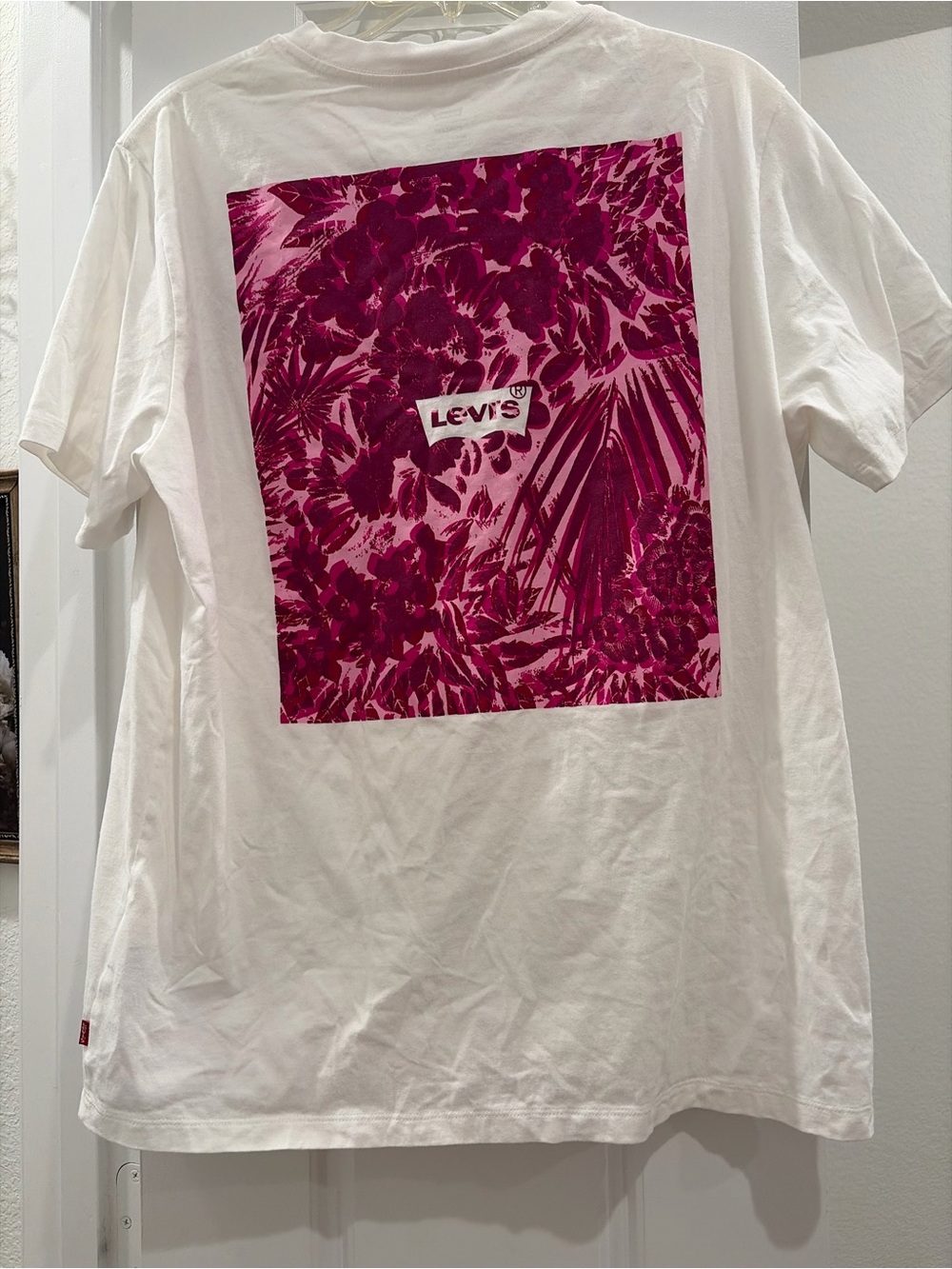 Levi's White Short-Sleeve Tee with Magenta Floral Back Graphic